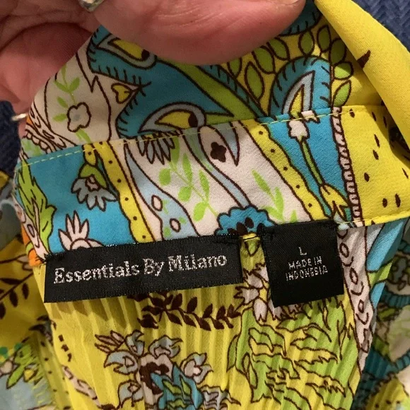 Essentials by Milano Blouse - Picture 8 of 9